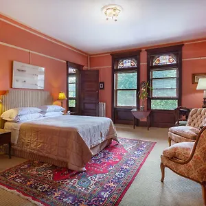 Manhattan Guest Suites Guest house